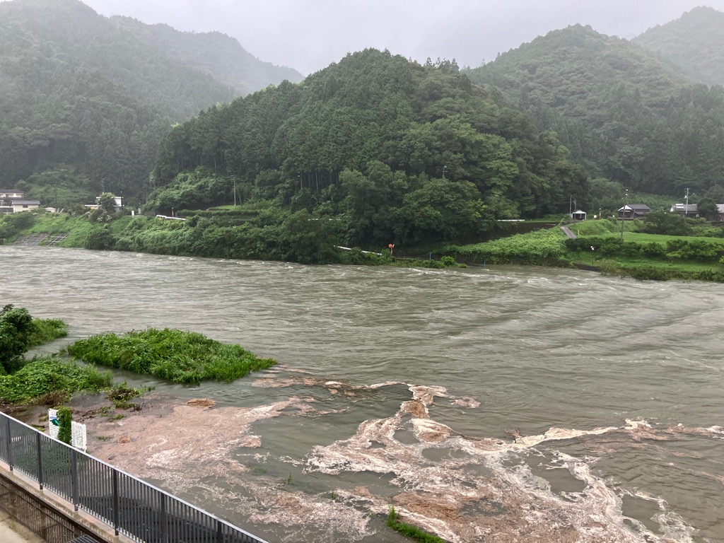 2025717吉野川と見えなくなった沈下橋