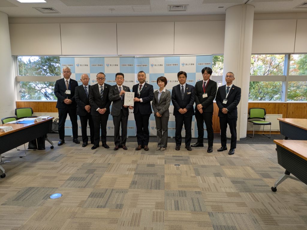 20251110高知・徳島・愛媛間道路整備促進期成同盟会要望1