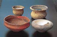 様々な形をした松ノ木遺跡土器の写真